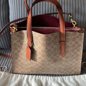 Brand New Coach Tote — Classic, Pristine & Timeless 🤍